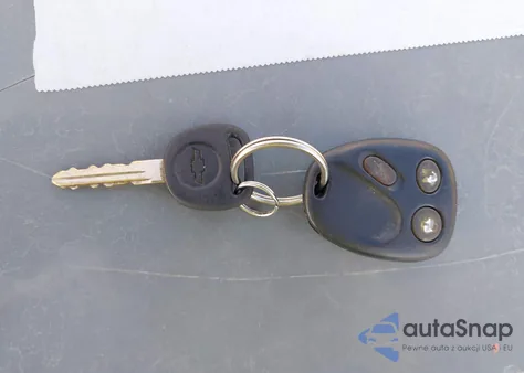 2004 Chevrolet Silverado 1500 Ls из США, поврежденный, VIN 1GCEC19XX4Z218225